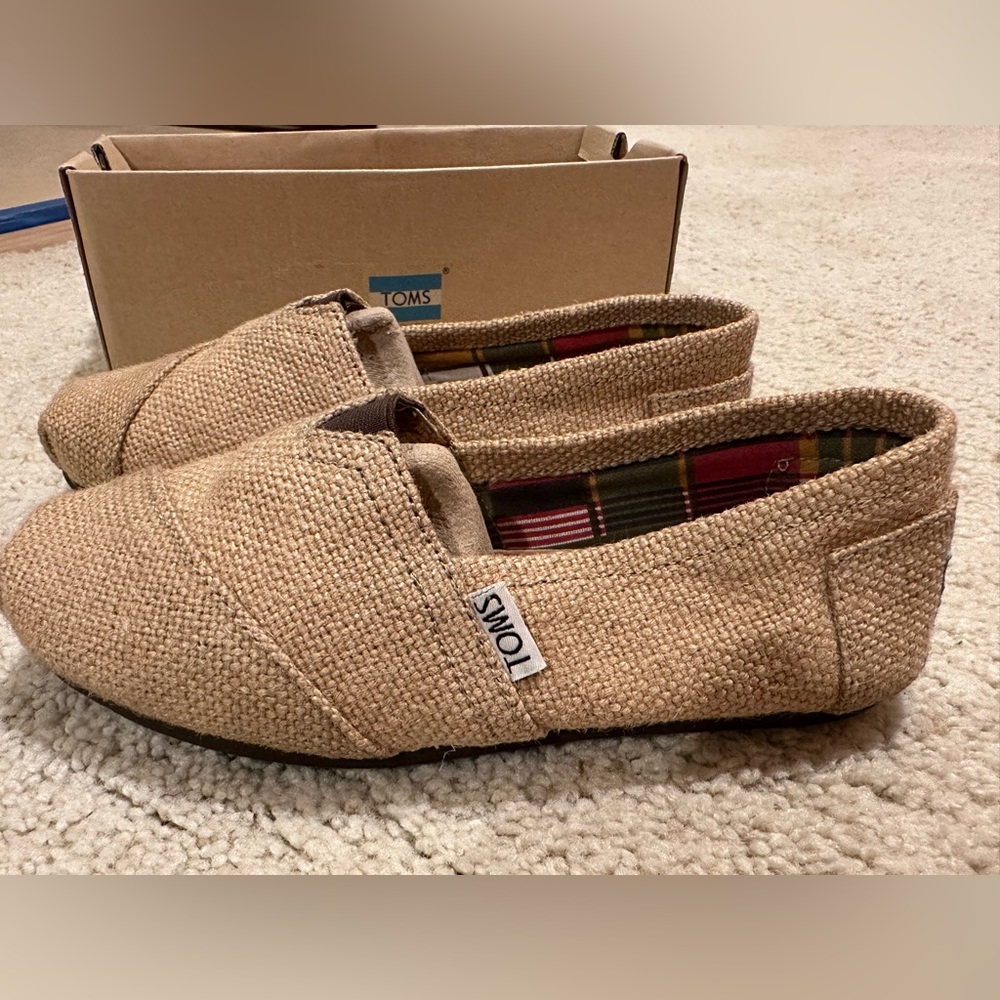 Toms Classics Natural Burlap Womens Slip On Casual Canvas Flat Shoes. Size 5.